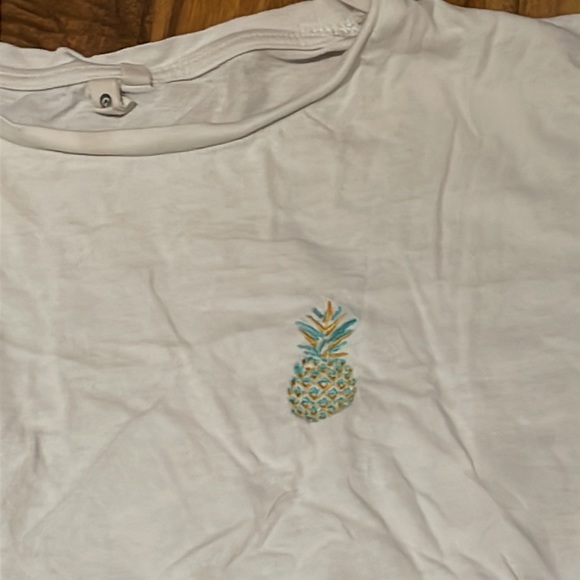 White shirt with pineapple stitching - Picture 2 of 2